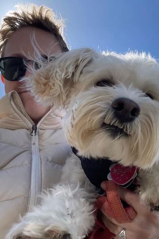 Ejeren Kelly sammen med Bentley / Foto: Kelly Lanier
